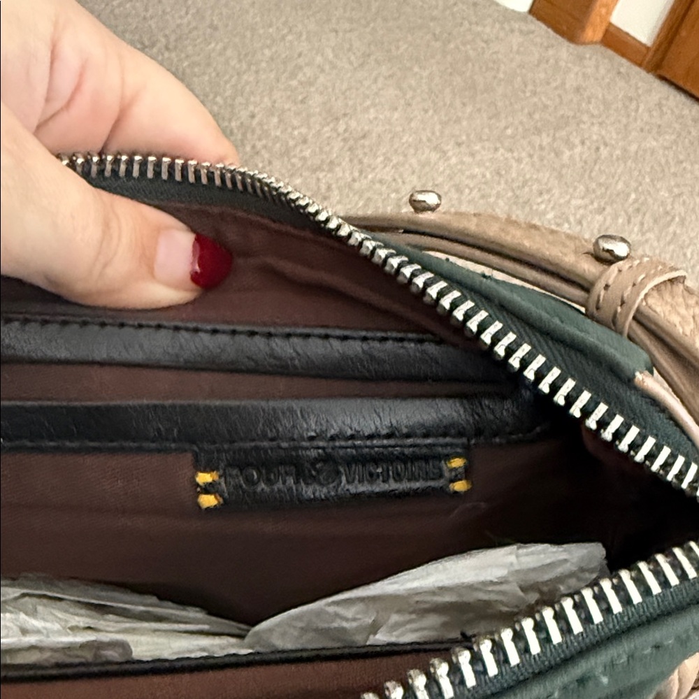 POUR LA VICTOIRE east west two tone leather shoulder bag - Picture 2 of 6